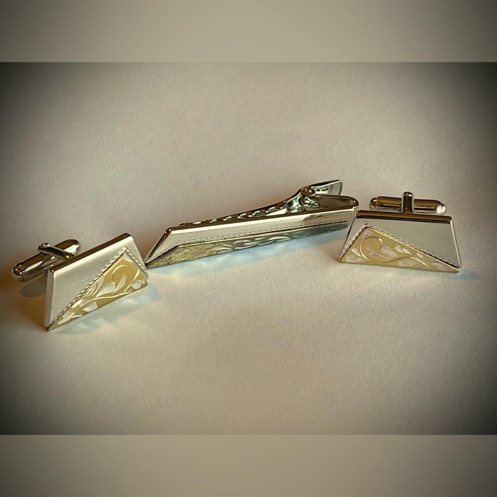 Vintage midcentury Anson cuff links and tie clip, etched gold and silver tones